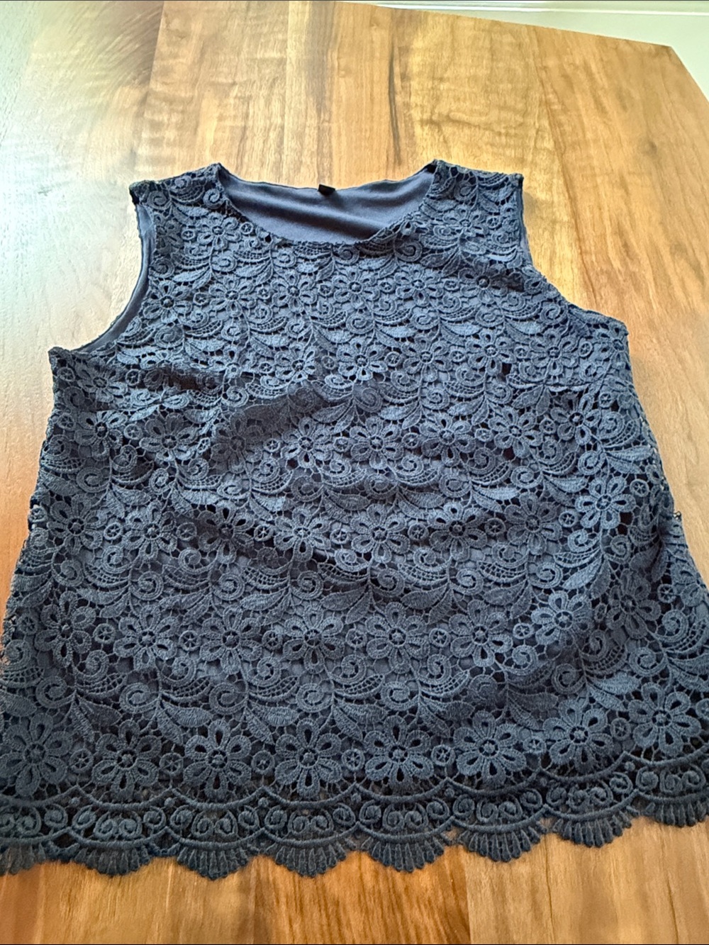 Uniqlo Navy Floral Lace Sleeveless Camisole